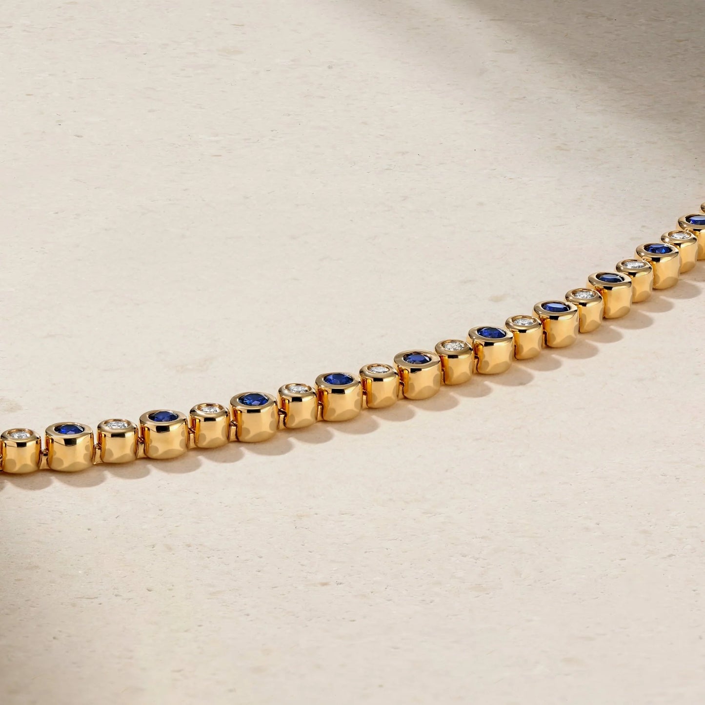 Diamond & Sapphire Alternating Bezel Set in 18ct gold bracelet details