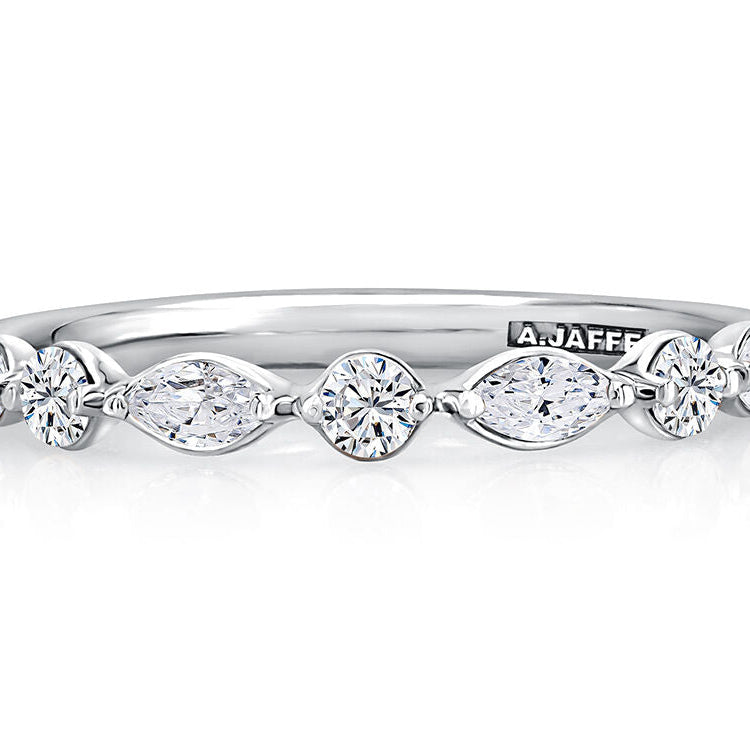 A Jaffe Alternating Petite Diamond Band